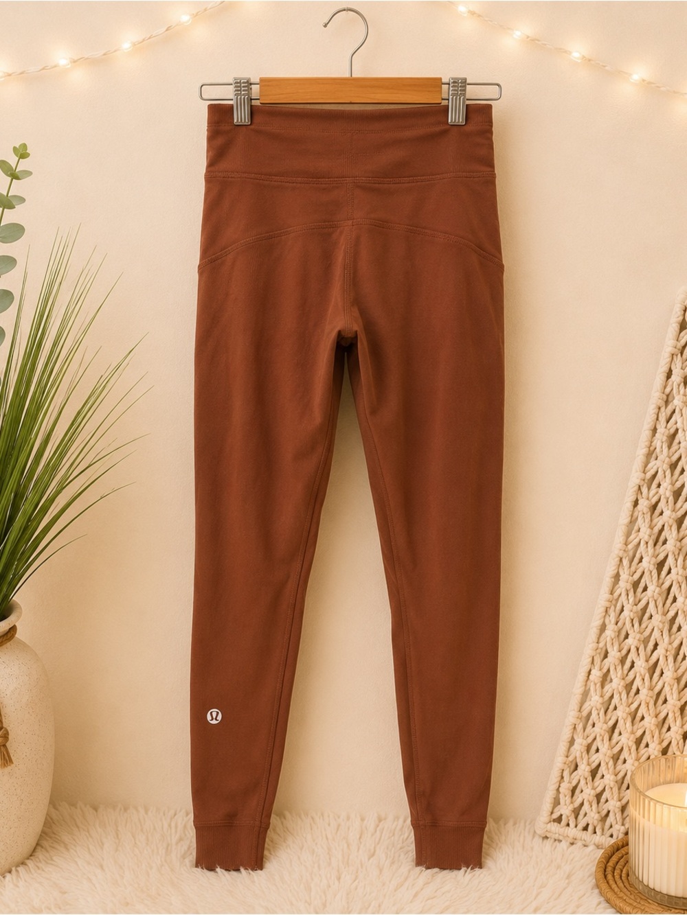 Lululemon Dance Studio Mid-Rise Jogger Roasted Brown
Size 4 💎EUC Retail $118